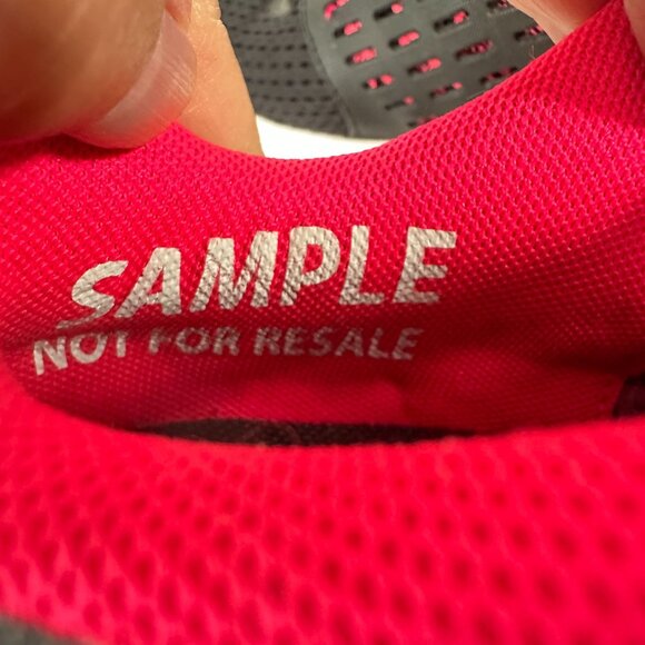 Under Armour Womens Charged Rogue 2 Running Shoes Not for Sale Markings BlK/PK - Picture 7 of 9